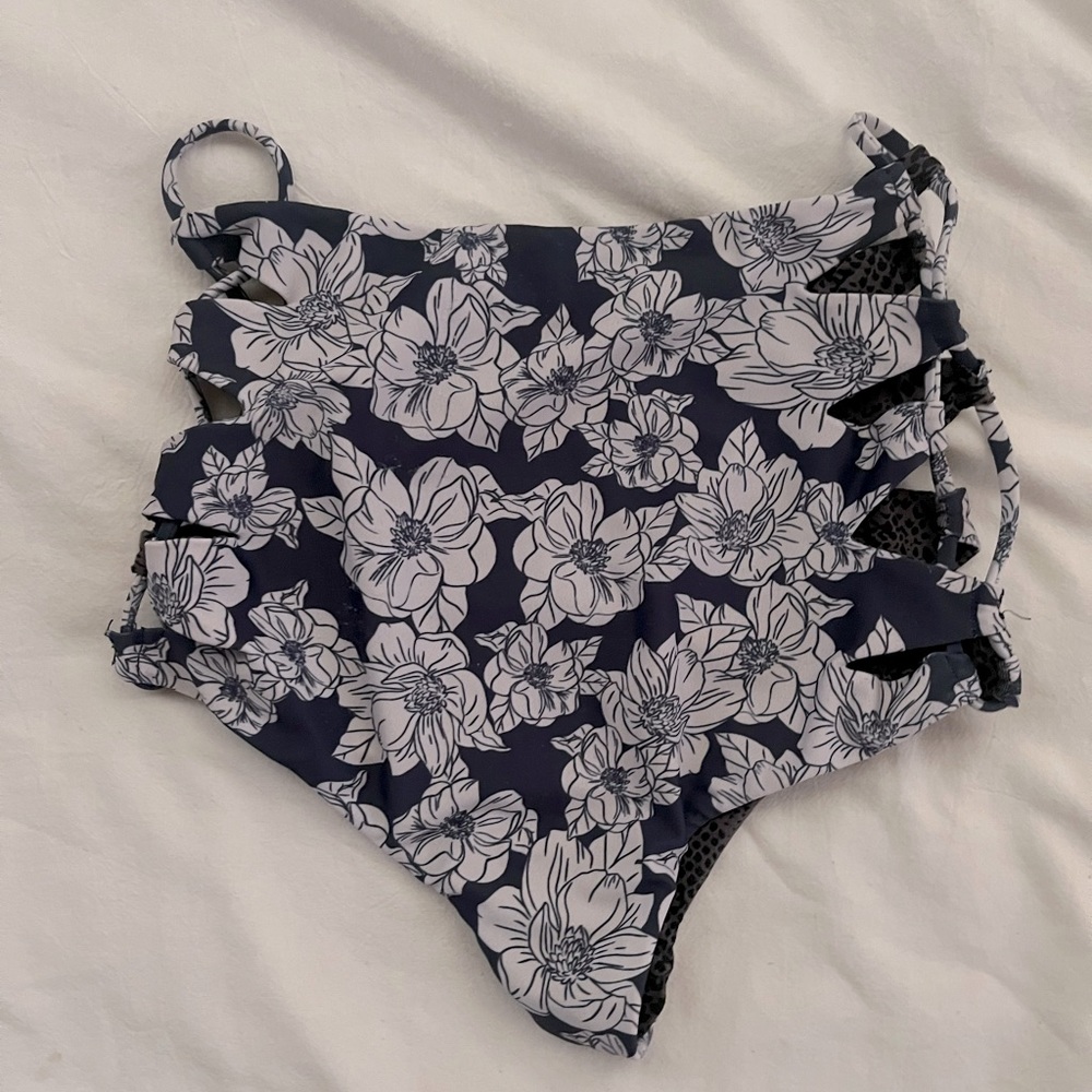 ACACIA HIGH WAISTED MAGNOLIA BOTTOMS